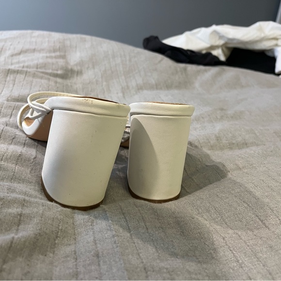 White strappy block heel - Picture 2 of 5